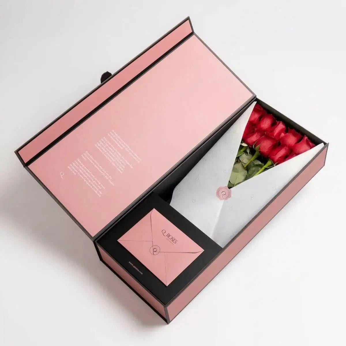 Buquê de rosas vermelhas em caixa de luxo - caixa aberta a mostrar as rosas vermelhas | QRoses