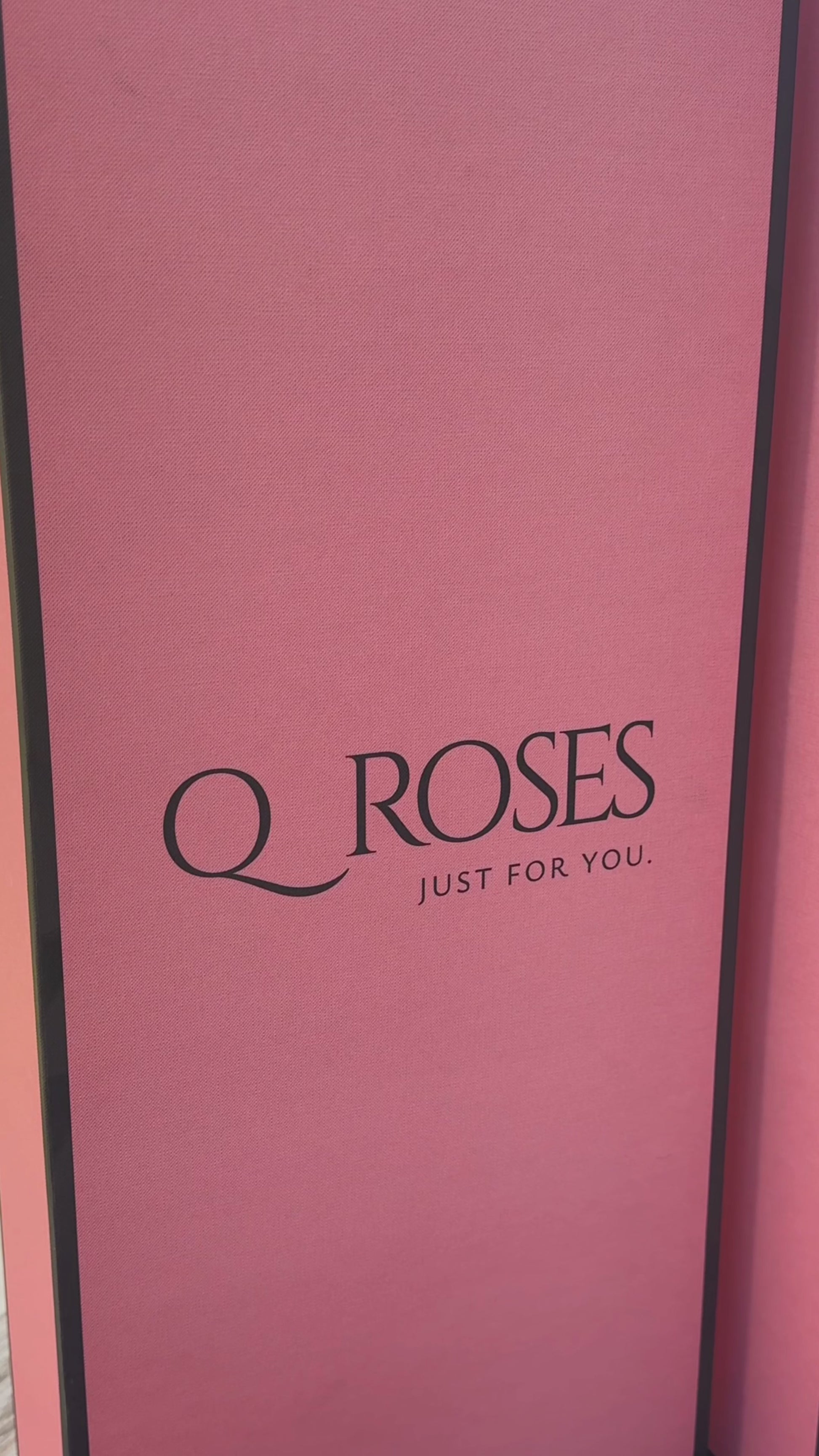 Buquê de rosas cor de pêssego premium em caixa de luxo.