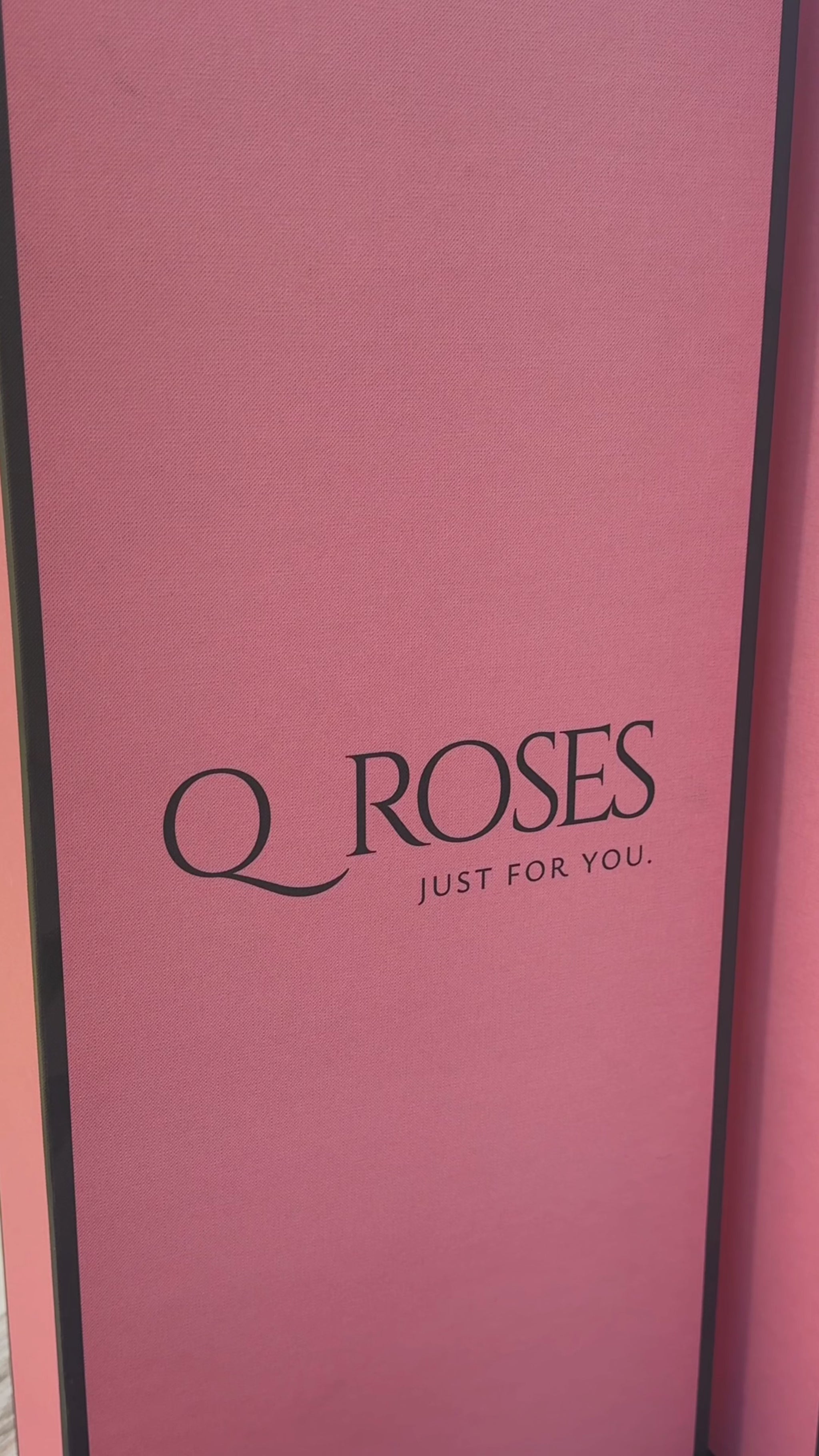 Buquê de rosas cor de pêssego premium em caixa de luxo.